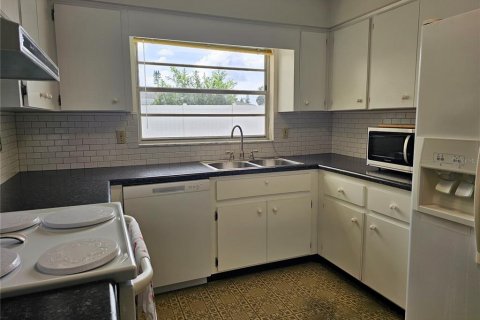 Купить виллу или дом в Брейдентон, Флорида 10 комнат, 164.99м2, № 1812601 - фото 24