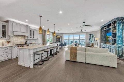 House in Bradenton Beach, Florida 5 bedrooms, 379.78 sq.m. № 1868970 - photo 8