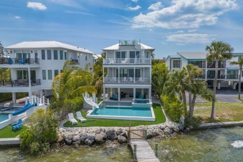 House in Bradenton Beach, Florida 5 bedrooms, 379.78 sq.m. № 1868970 - photo 2