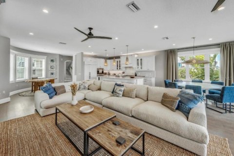 House in Bradenton Beach, Florida 5 bedrooms, 379.78 sq.m. № 1868970 - photo 11