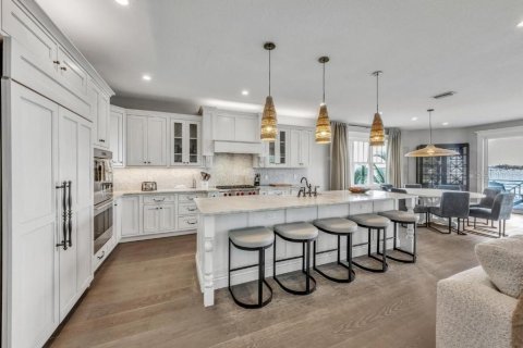 House in Bradenton Beach, Florida 5 bedrooms, 379.78 sq.m. № 1868970 - photo 14