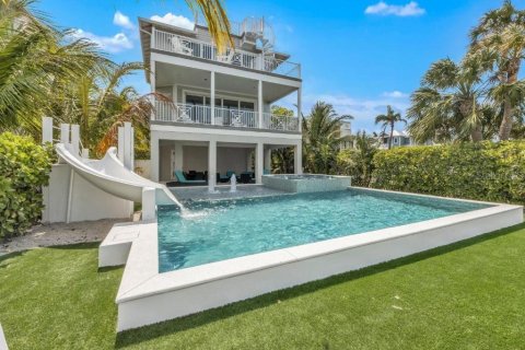 House in Bradenton Beach, Florida 5 bedrooms, 379.78 sq.m. № 1868970 - photo 6