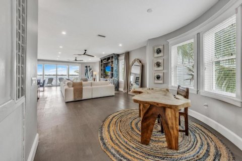 House in Bradenton Beach, Florida 5 bedrooms, 379.78 sq.m. № 1868970 - photo 19