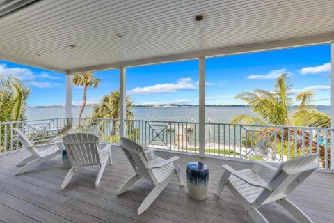 House in Bradenton Beach, Florida 5 bedrooms, 379.78 sq.m. № 1868970 - photo 4