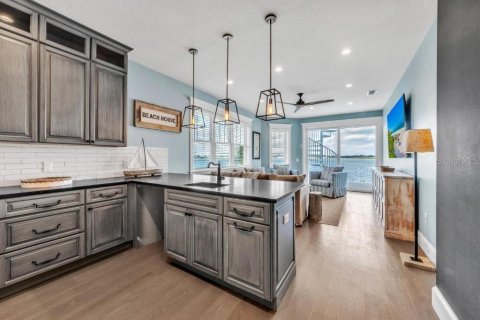 House in Bradenton Beach, Florida 5 bedrooms, 379.78 sq.m. № 1868970 - photo 25