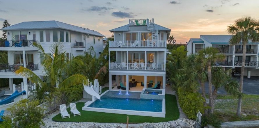 House in Bradenton Beach, Florida 5 bedrooms, 379.78 sq.m. № 1868970