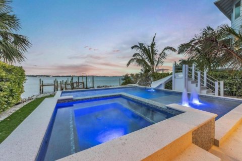 House in Bradenton Beach, Florida 5 bedrooms, 379.78 sq.m. № 1868970 - photo 7