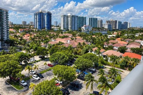 Condo in Sunny Isles Beach, Florida, 1 bedroom  № 2392965 - photo 10