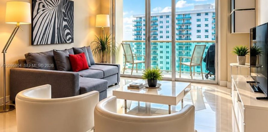 Condo in Sunny Isles Beach, Florida, 1 bedroom  № 2392965