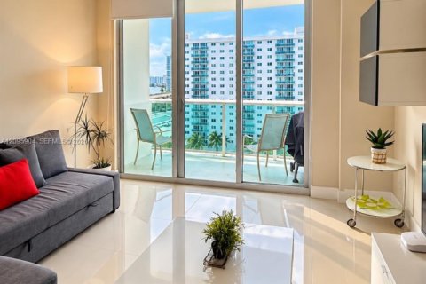 Condo in Sunny Isles Beach, Florida, 1 bedroom  № 2392965 - photo 2