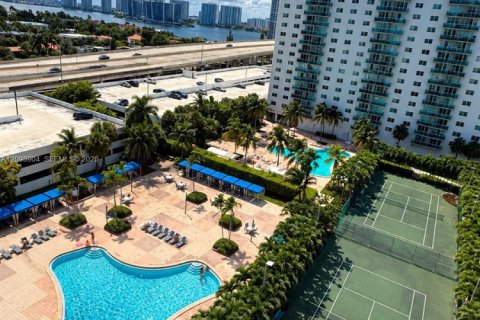 Condo in Sunny Isles Beach, Florida, 1 bedroom  № 2392965 - photo 11