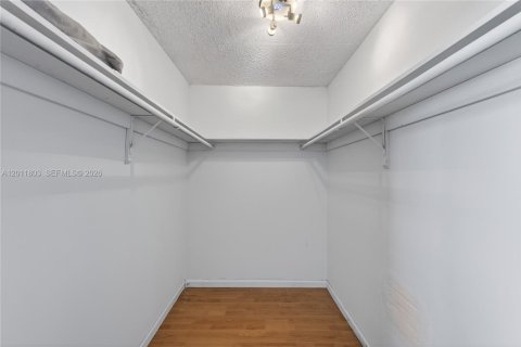 Купить кондоминиум в Холливуд, Флорида 1 спальня, 78.97м2, № 2074957 - фото 17