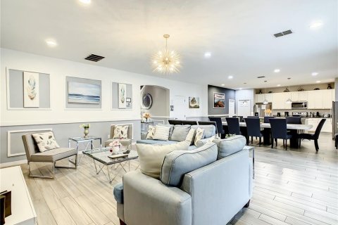 House in Davenport, Florida 11 bedrooms, 462 sq.m. № 2107421 - photo 7