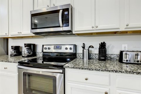 House in Davenport, Florida 11 bedrooms, 462 sq.m. № 2107421 - photo 18