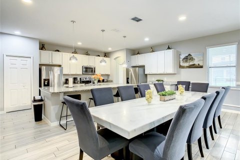 House in Davenport, Florida 11 bedrooms, 462 sq.m. № 2107421 - photo 10