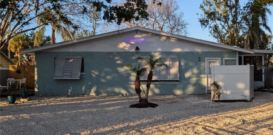 Commercial property in Nokomis, Florida 4 bedrooms, 274.06 sq.m. № 1894420
