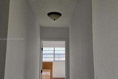 Снять в аренду виллу или дом в Хайалиа, Флорида 2 спальни, 422.71м2, № 1937326 - фото 15