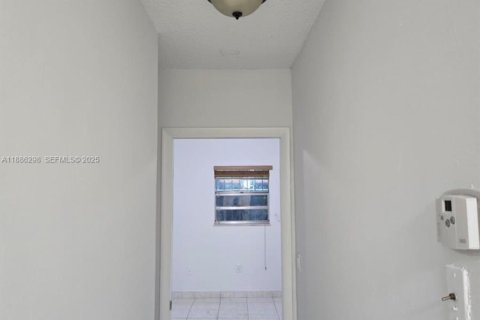 Снять в аренду виллу или дом в Хайалиа, Флорида 2 спальни, 422.71м2, № 1937326 - фото 19