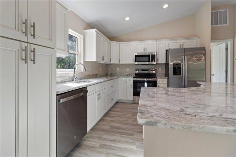 House in Dunnellon, Florida 3 bedrooms, 147.44 sq.m. № 2403716 - photo 8