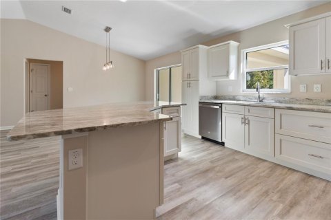 House in Dunnellon, Florida 3 bedrooms, 147.44 sq.m. № 2403716 - photo 7