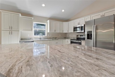 House in Dunnellon, Florida 3 bedrooms, 147.44 sq.m. № 2403716 - photo 6