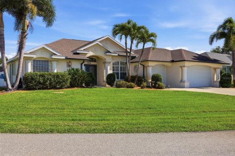 House in Port Charlotte, Florida 3 bedrooms, 175.68 sq.m. № 2103081 - photo 3