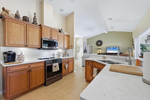 House in Port Charlotte, Florida 3 bedrooms, 175.68 sq.m. № 2103081 - photo 16