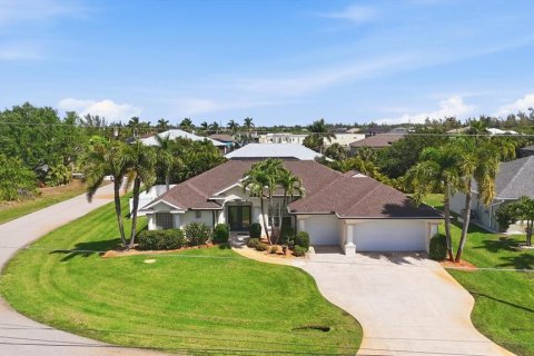 House in Port Charlotte, Florida 3 bedrooms, 175.68 sq.m. № 2103081 - photo 2