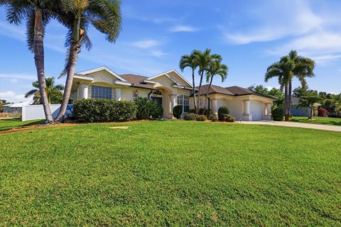 House in Port Charlotte, Florida 3 bedrooms, 175.68 sq.m. № 2103081 - photo 5
