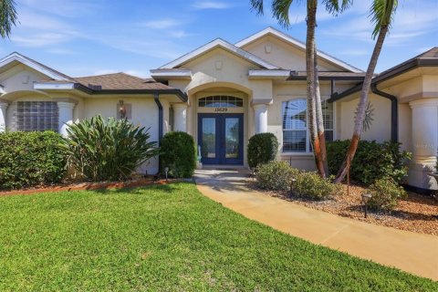 House in Port Charlotte, Florida 3 bedrooms, 175.68 sq.m. № 2103081 - photo 6