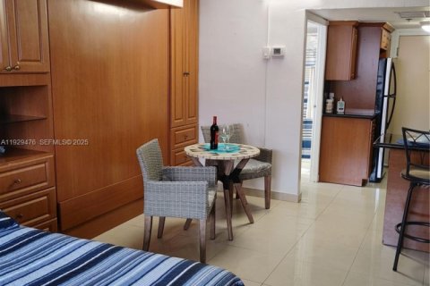 Copropriété à louer à Sunny Isles Beach, Floride: 33.44 m2 № 1989372 - photo 3