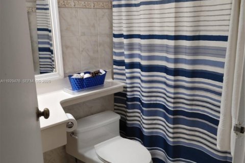 Copropriété à louer à Sunny Isles Beach, Floride: 33.44 m2 № 1989372 - photo 4