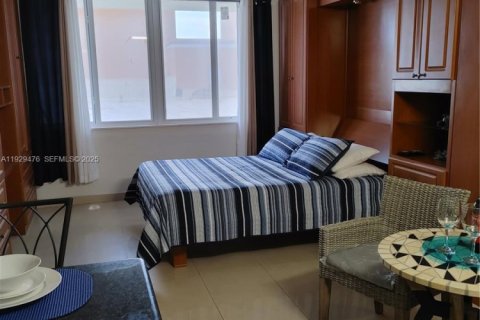 Copropriété à louer à Sunny Isles Beach, Floride: 33.44 m2 № 1989372 - photo 1