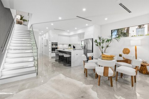 Touwnhouse à louer à Fort Lauderdale, Floride: 4 chambres, 227.98 m2 № 2002555 - photo 14