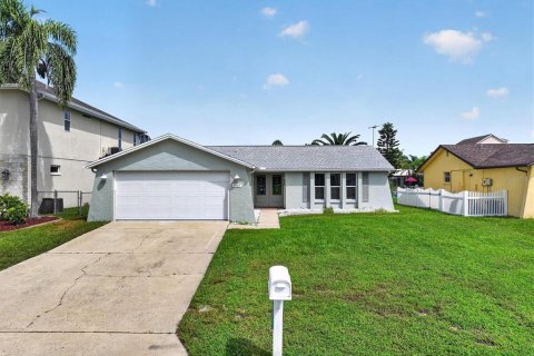 Villa ou maison à vendre à Hudson, Floride: 2 chambres, 154.4 m2 № 2139256 - photo 2