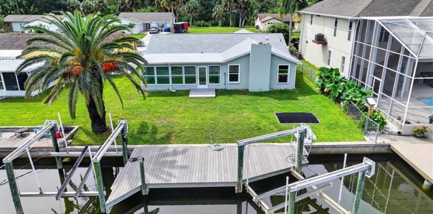 Villa ou maison à Hudson, Floride 2 chambres, 154.4 m2 № 2139256