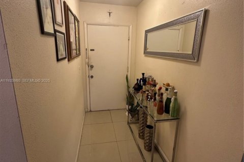Condo in Pompano Beach, Florida, 1 bedroom  № 1992253 - photo 10