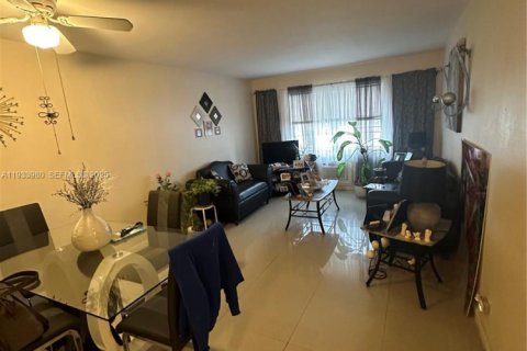 Condo in Pompano Beach, Florida, 1 bedroom  № 1992253 - photo 4