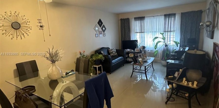 Condo in Pompano Beach, Florida, 1 bedroom  № 1992253