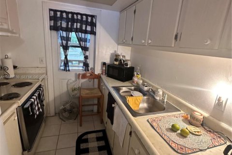 Condo in Pompano Beach, Florida, 1 bedroom  № 1992253 - photo 5