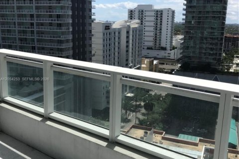 Condo in Miami, Florida, 1 bedroom № 2152427 - photo 9
