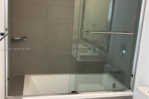 Condo in Miami, Florida, 1 bedroom № 2152427 - photo 4