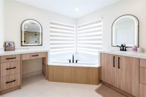 Villa ou maison à vendre à Miramar, Floride: 5 chambres, 335.56 m2 № 1942119 - photo 22