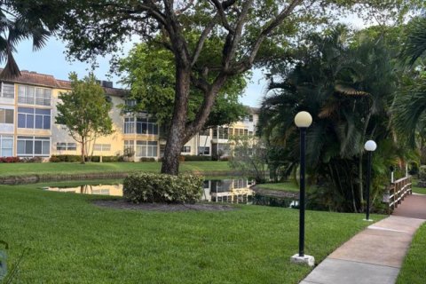 Condominio en venta en Lauderdale Lakes, Florida, 1 dormitorio, 63.55 m2 № 2261258 - foto 24