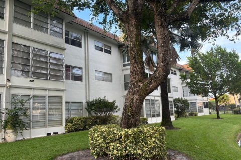 Condominio en venta en Lauderdale Lakes, Florida, 1 dormitorio, 63.55 m2 № 2261258 - foto 28