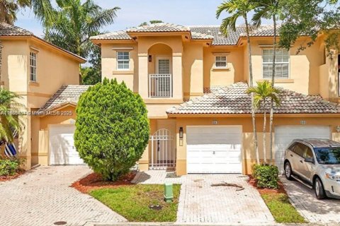 Touwnhouse à vendre à Pembroke Pines, Floride: 3 chambres, 133.97 m2 № 1896469 - photo 1