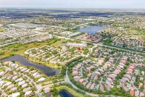 Touwnhouse à vendre à Pembroke Pines, Floride: 3 chambres, 133.97 m2 № 1896469 - photo 26