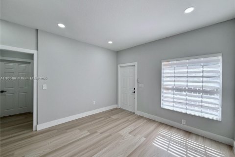 Touwnhouse à vendre à Pembroke Pines, Floride: 3 chambres, 133.97 m2 № 1896469 - photo 9