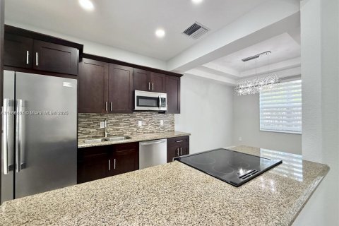 Touwnhouse à vendre à Pembroke Pines, Floride: 3 chambres, 133.97 m2 № 1896469 - photo 5