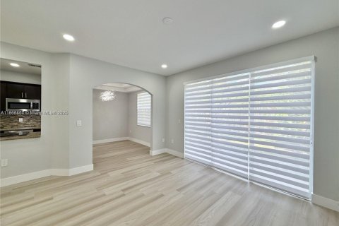 Touwnhouse à vendre à Pembroke Pines, Floride: 3 chambres, 133.97 m2 № 1896469 - photo 6
